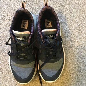 Women’s Adidas sneakers. Size 6 1/2.